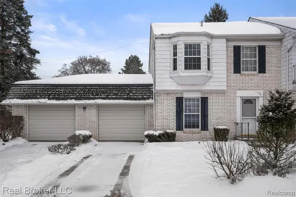 136 Stratford, Rochester Hills, MI 