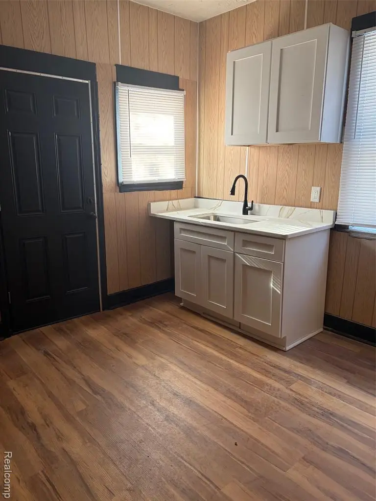 909 Burlingame, Detroit, MI 48202 - #2