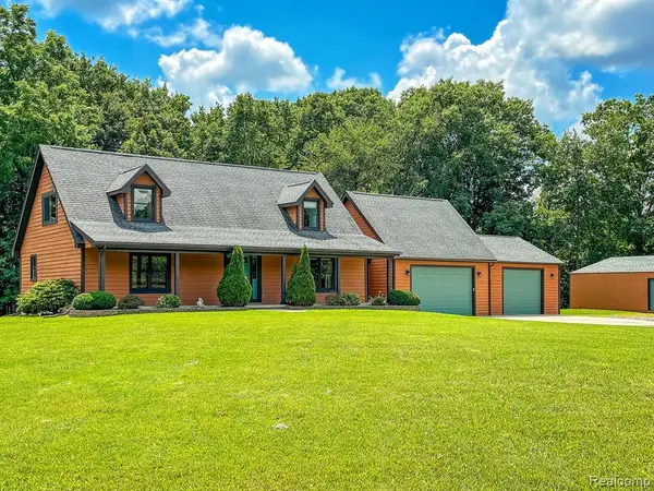 7653 Chase Lake, Fowlerville, MI 48836