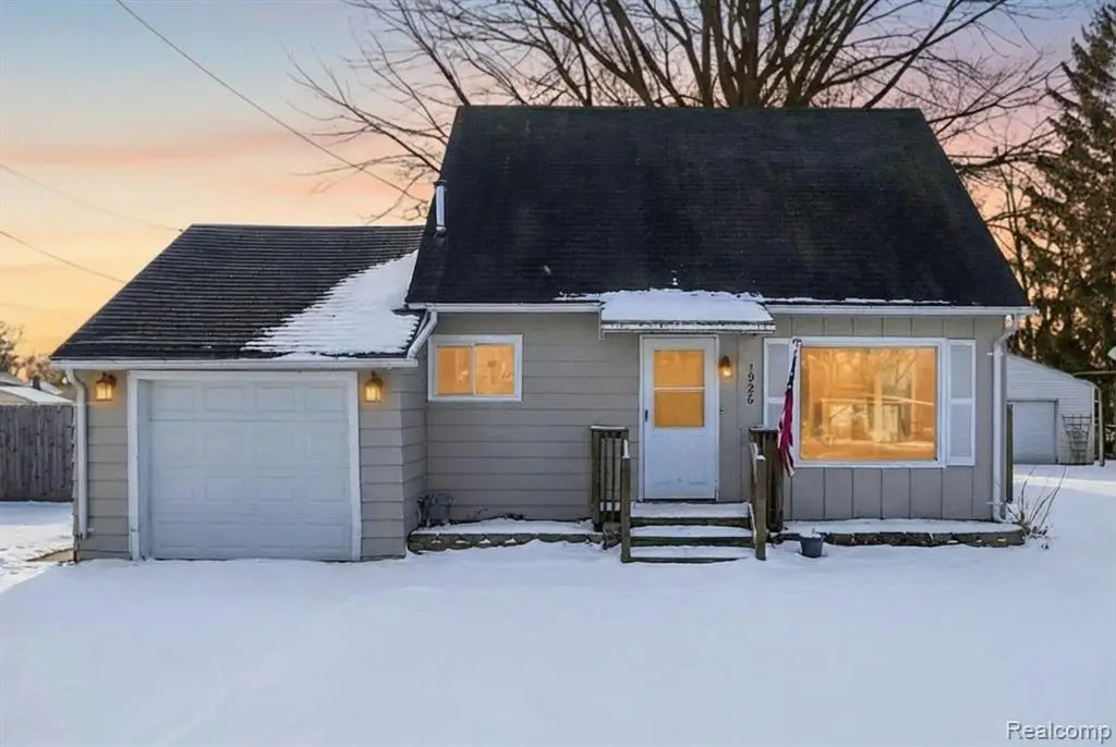 1926 Kilbourn, Owosso, MI  - #1