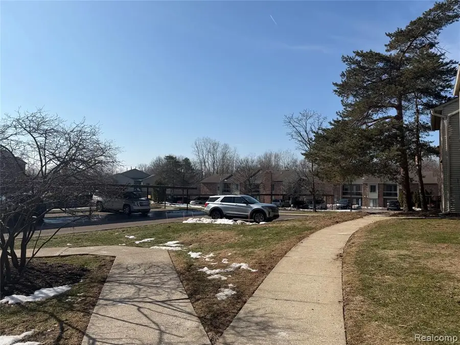 22140 Indian Creek, Farmington Hills, MI  - #2