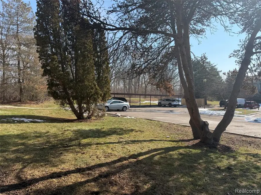 22140 Indian Creek, Farmington Hills, MI  - #3