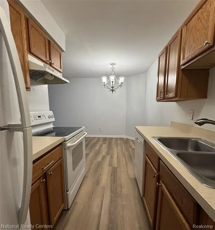 28187 Raleigh Crescent Dr, Chesterfield, MI 48051 - #2