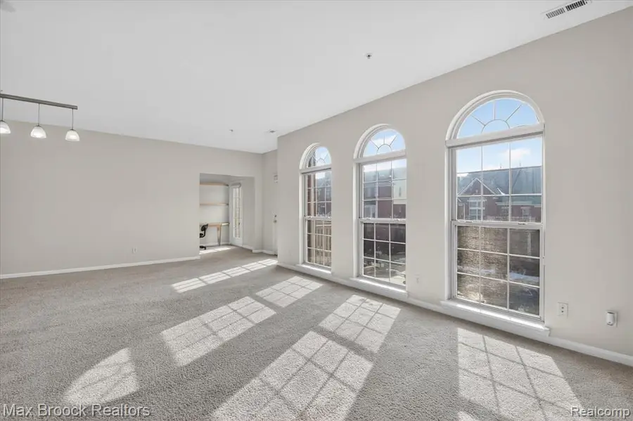 3255 Camden, Troy, MI  - #2