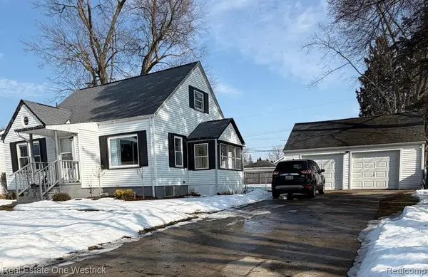 1007 Henry, Saint Clair, MI 