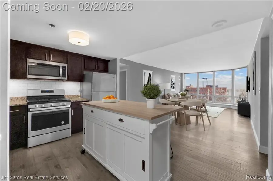 250 E Harbortown #607, Detroit, MI  - #3