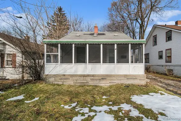 40 W Strathmore, Pontiac, MI 