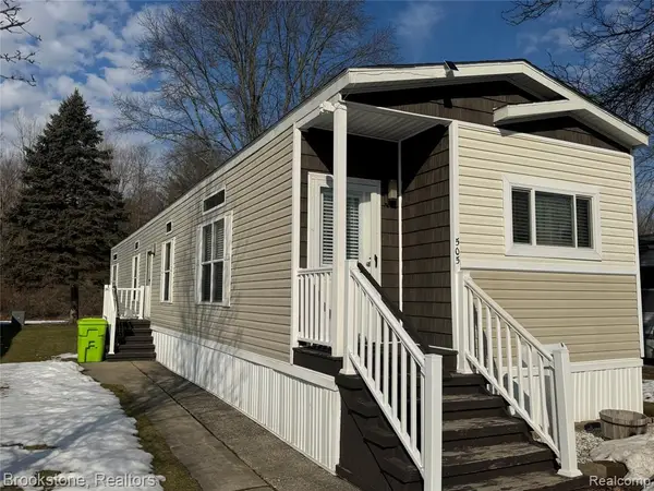 505 Marquette Dr, Rochester Hills, MI 48307