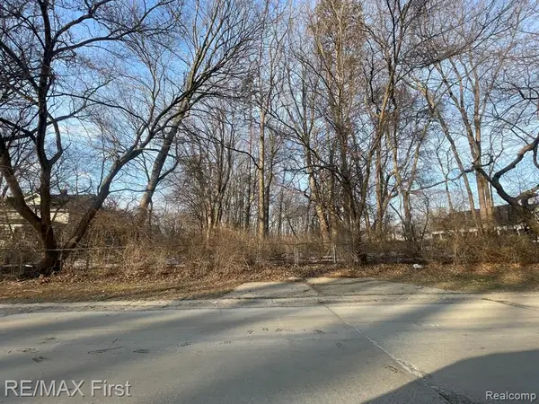 GLENWOOD Glenwood, Clinton Township, MI 48035