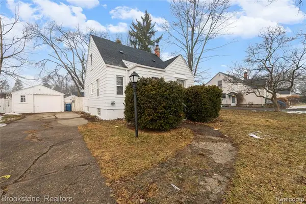 22373 Cyman, Warren, MI 