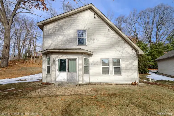 7373 Valley, Brighton, MI 