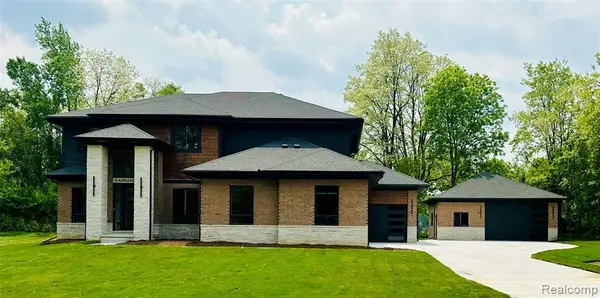 9 Annandale, Leonard, MI 