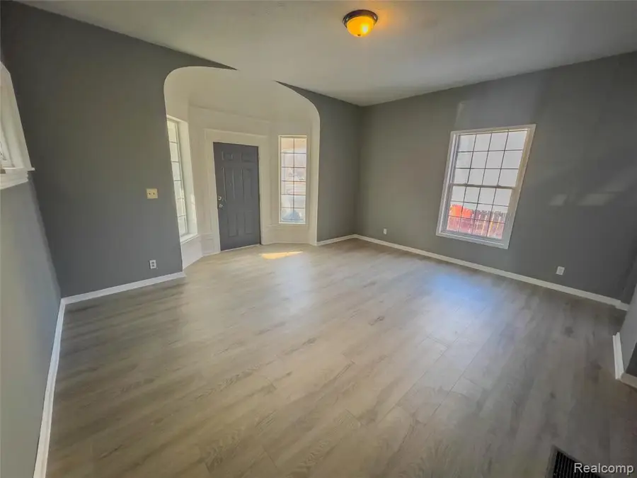 1226 N Grand River, Lansing, MI  - #3