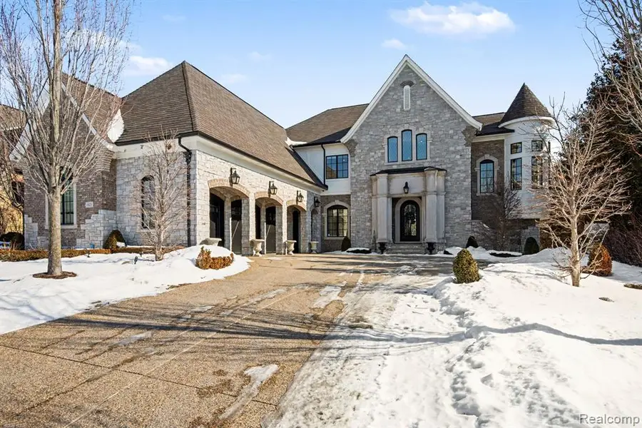 1021 Clear Creek, Rochester Hills, MI  - #3