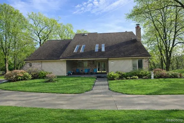 5106 Deer Run, Orchard Lake, MI 