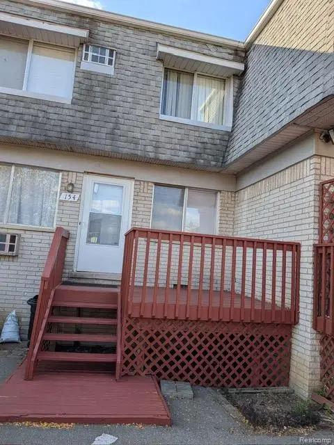 154 Ladd, Walled Lake, MI 