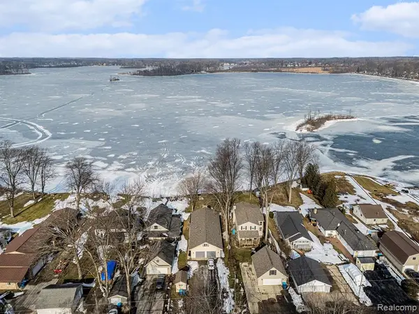 3188 Ponemah, Fenton, MI 