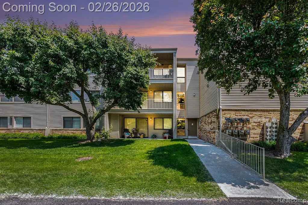 3835 Lone Pine #300, West Bloomfield, MI 48324 - #1
