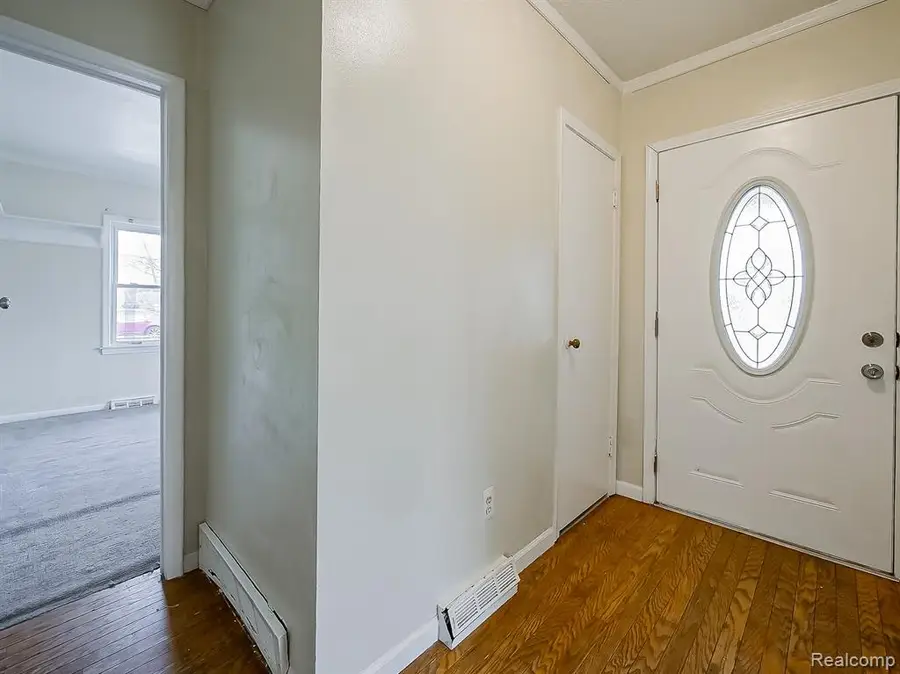 9005 Deering, Livonia, MI 48150 - #2