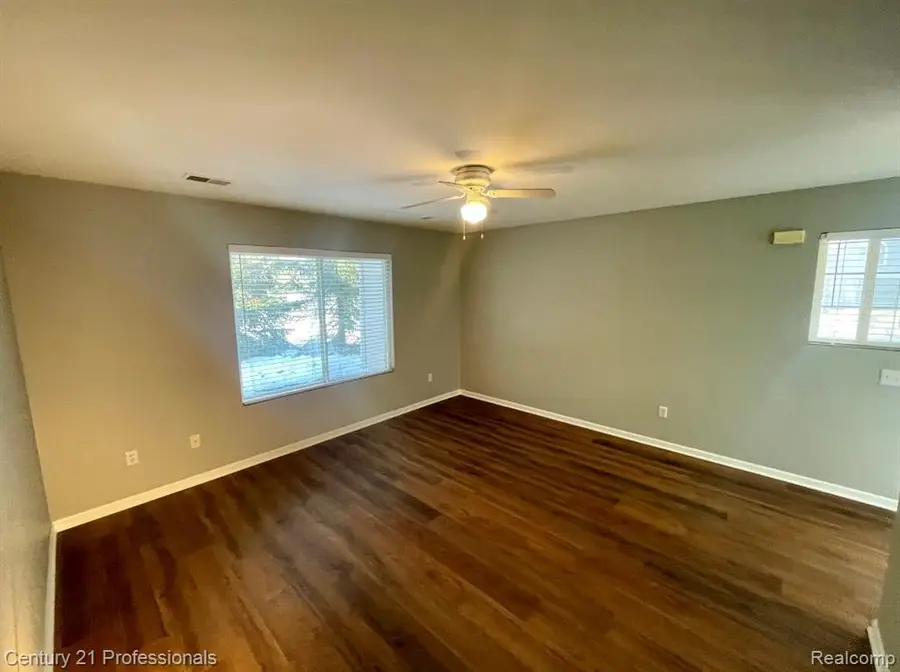 5046 Clintonville Pines #13, Clarkston, MI  - #2