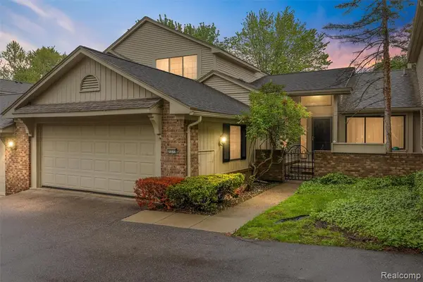 7273 Creeks Bend, West Bloomfield, MI 