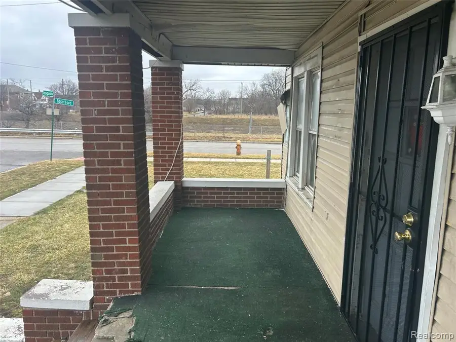 6108 Iroquois, Detroit, MI  - #3