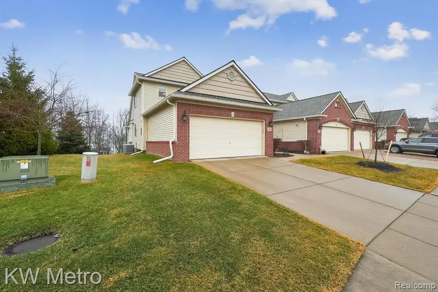 4668 Summer Ridge, Howell, MI  - #2