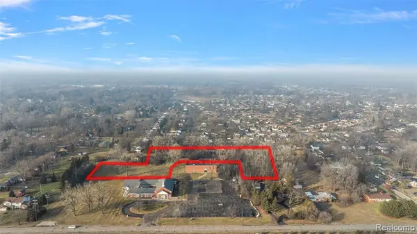 30330 Schoolcraft, Livonia, MI 