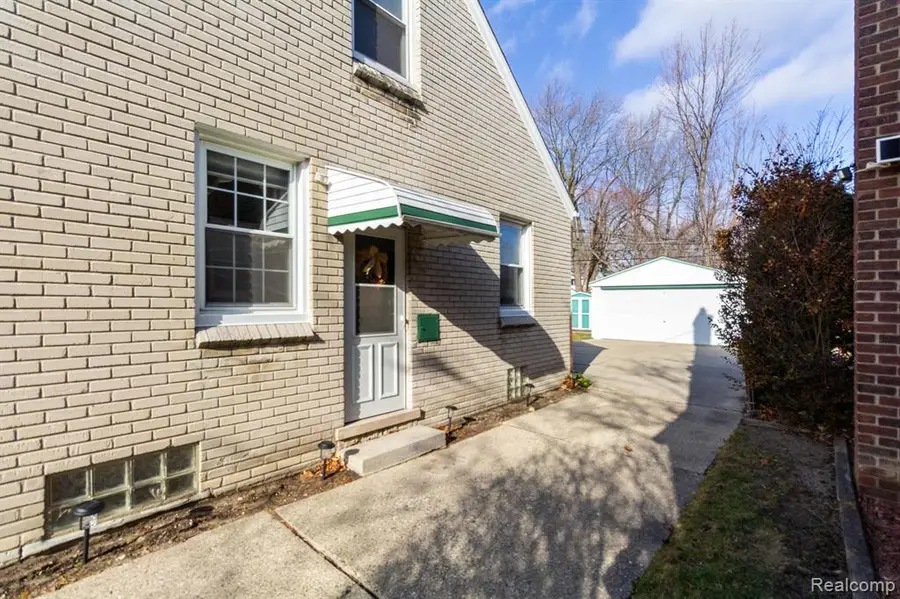 20927 Hawthorne, Harper Woods, MI 48225 - #2