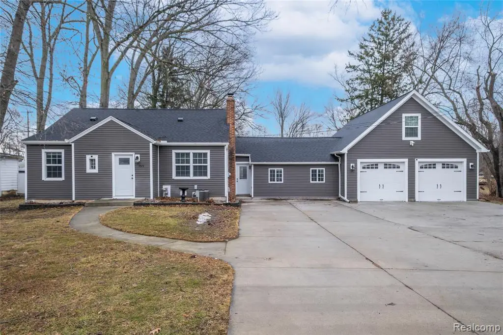 5526 Corunna, Flint, MI  - #1