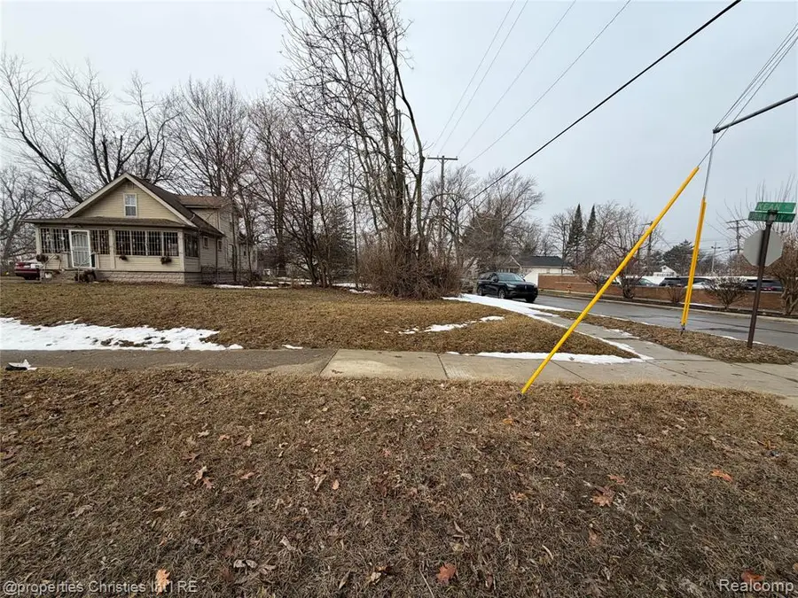 0 John Daly, Inkster, MI 48141 - #2