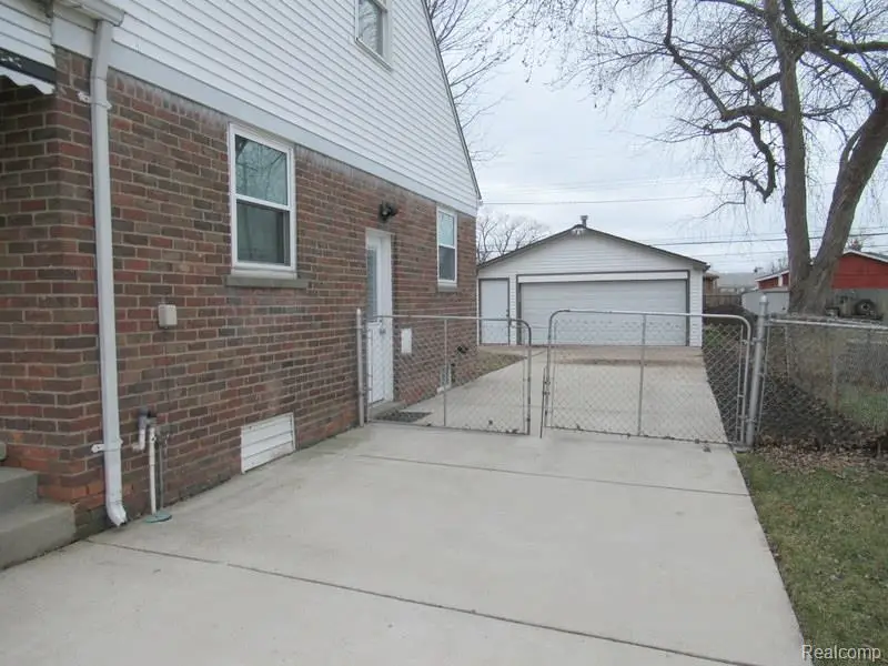 25645 Waldorf, Roseville, MI 48066 - #3