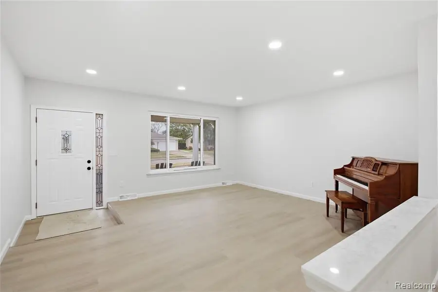 32375 Coventry, Warren, MI  - #3