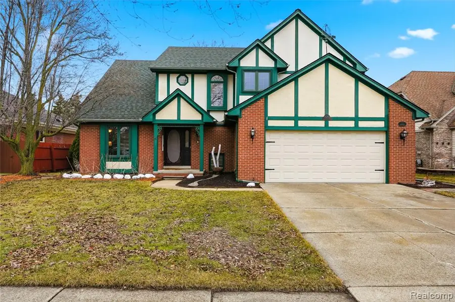 15743 Greenview, Fraser, MI 48026 - #2