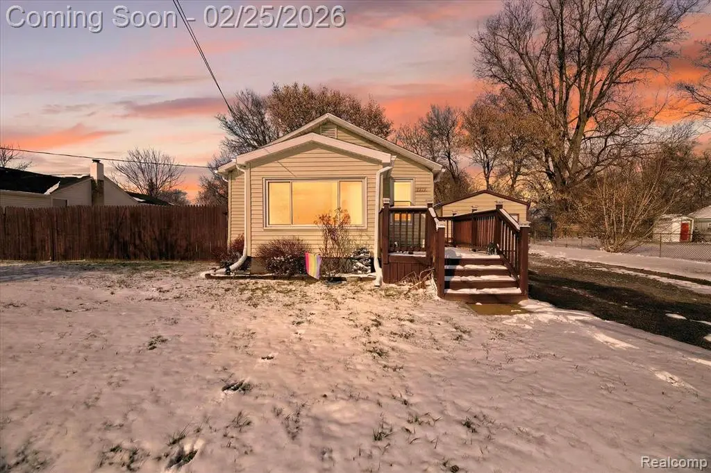 2371 E Parkwood, Burton, MI  - #1