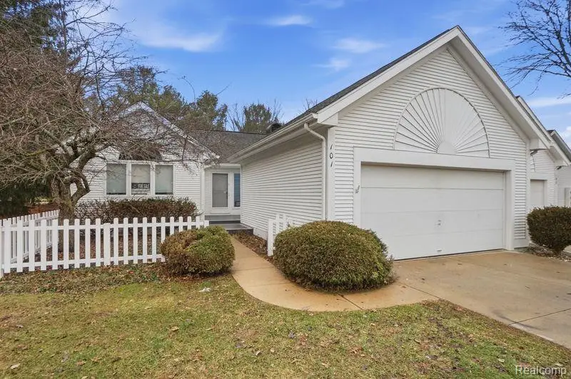 101 Quiet Creek, Chelsea, MI  - #2