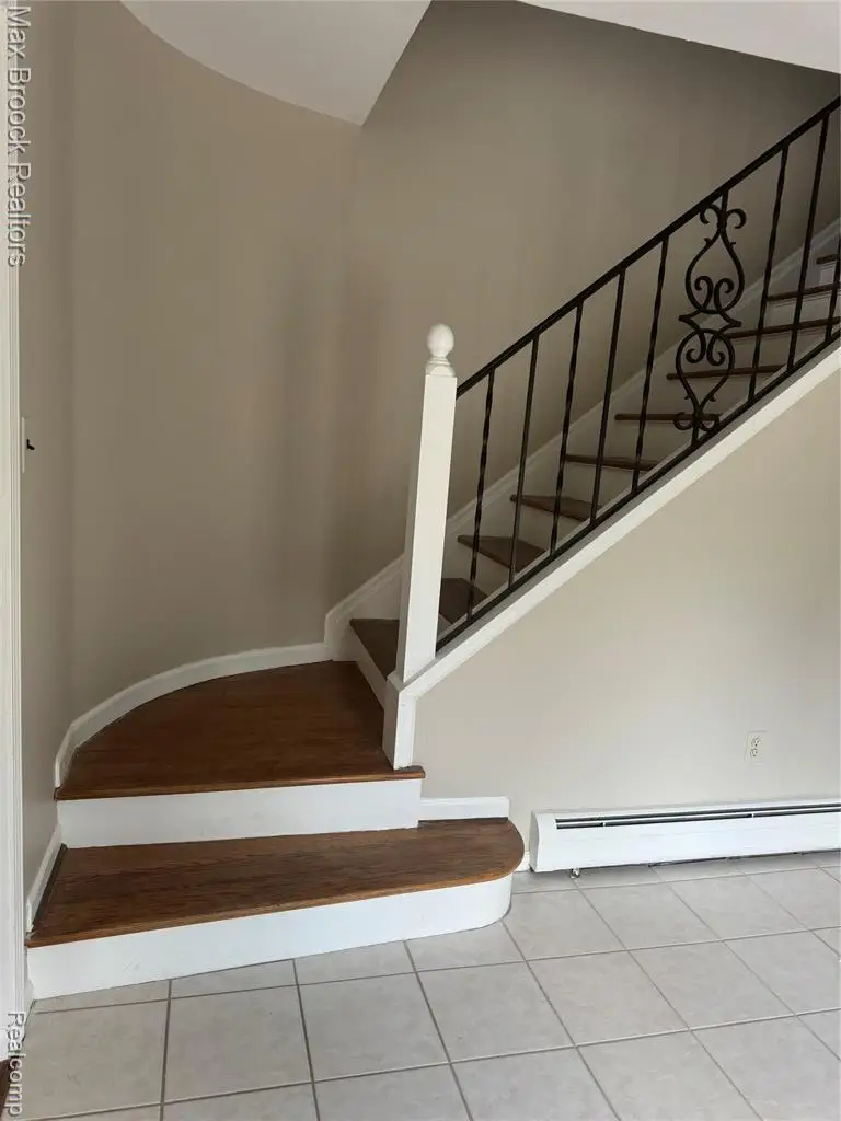 3200 Hartslock Woods, West Bloomfield, MI  - #2