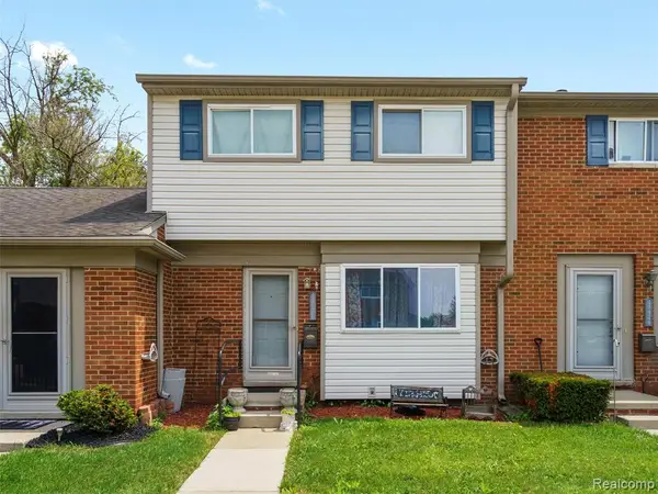 25630 Salem, Roseville, MI 48066