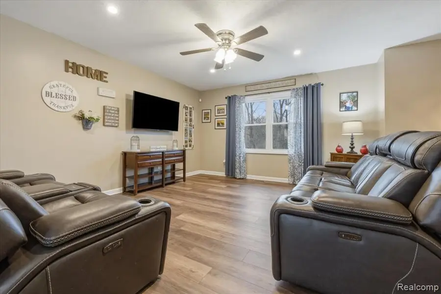 5647 Owosso, Fowlerville, MI  - #2