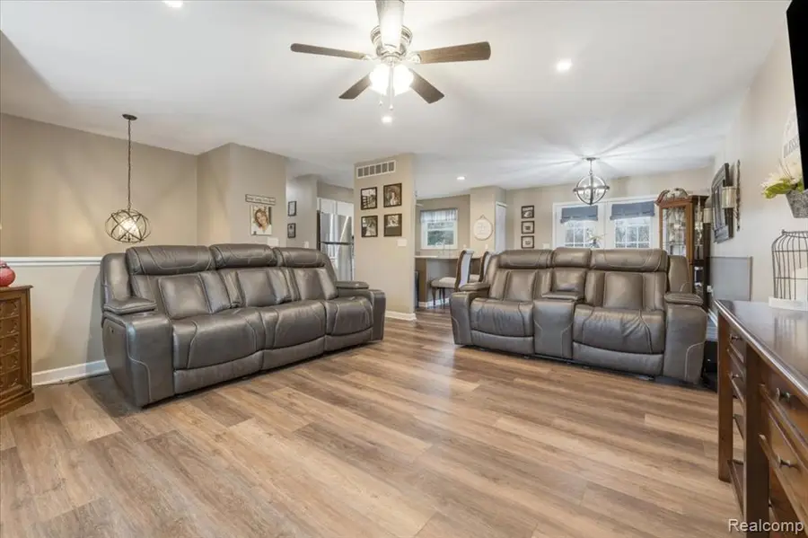 5647 Owosso, Fowlerville, MI  - #3