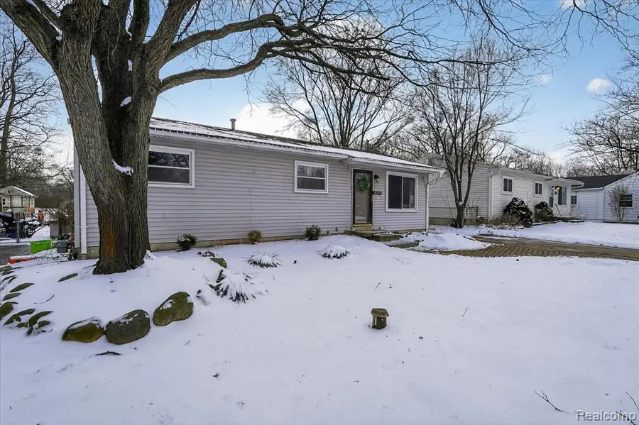 743 Dunreath, Walled Lake, MI  - #2