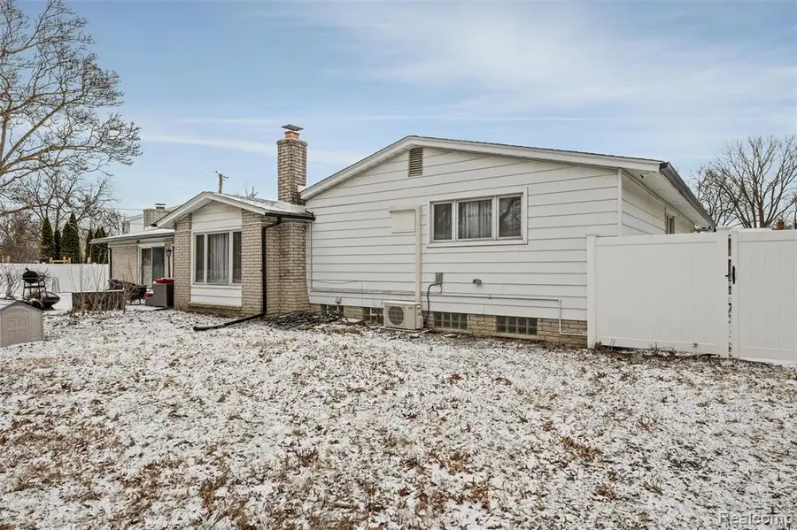 25376 Lyncastle, Farmington, MI 48336 - #3