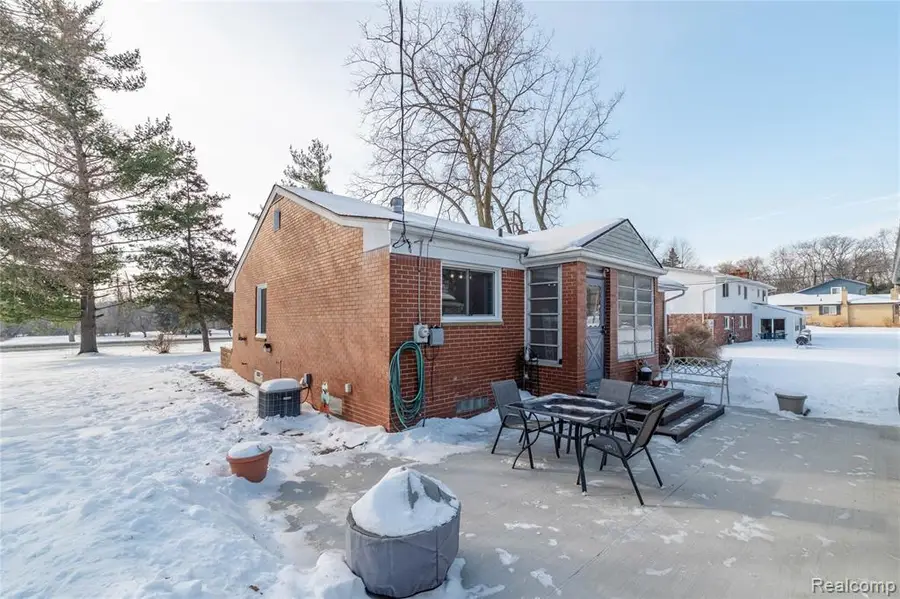 30740 W 11 Mile, Farmington, MI  - #2