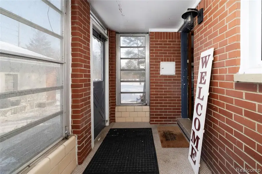 30740 W 11 Mile, Farmington, MI  - #3