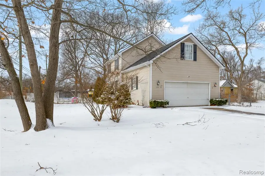 2713 Woodbury, Walled Lake, MI  - #2