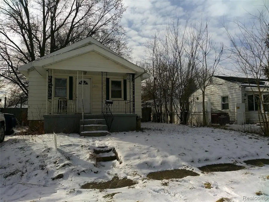 741 Barrie, Flint, MI  - #2