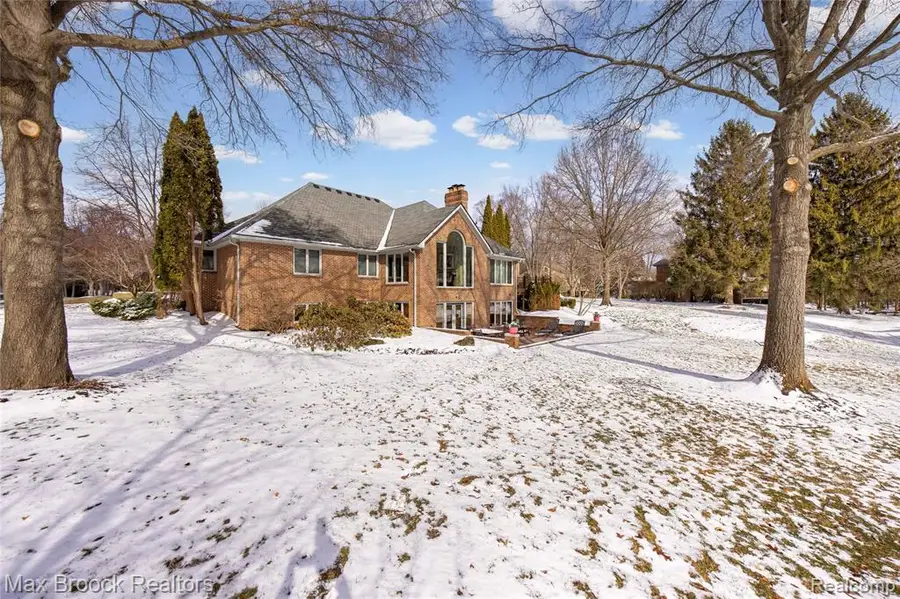 5867 Bravo Court, Orchard Lake Village, MI  - #3