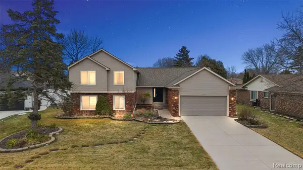 39254 E Royal Doulton, Clinton Township, MI 