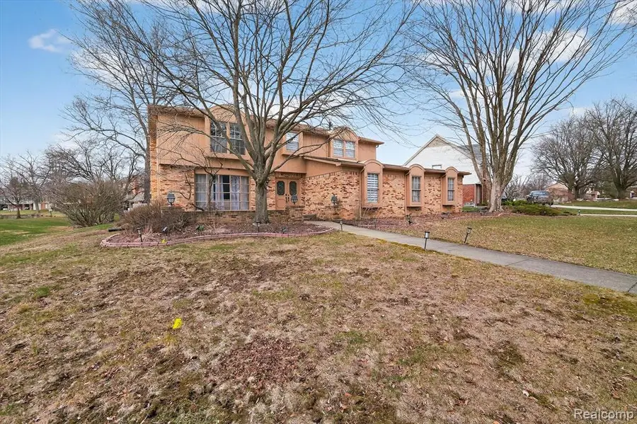 29801 Deer, Farmington Hills, MI 48331 - #2