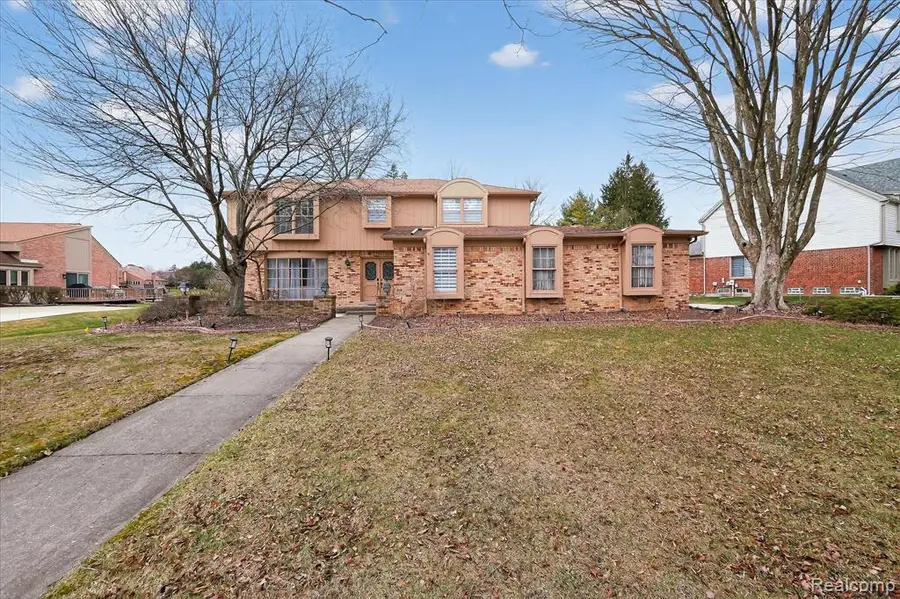 29801 Deer, Farmington Hills, MI 48331 - #3